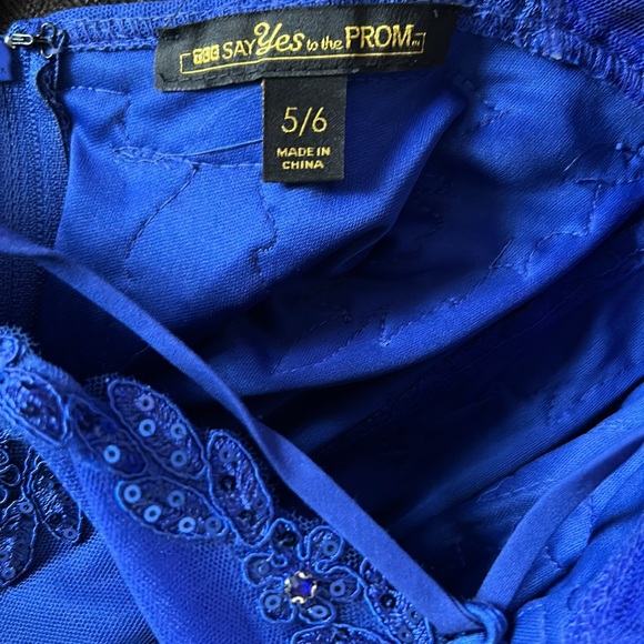 Juniors' Lace-Up Sequined Embroidered Tulle Prom Dress - Picture 6 of 6